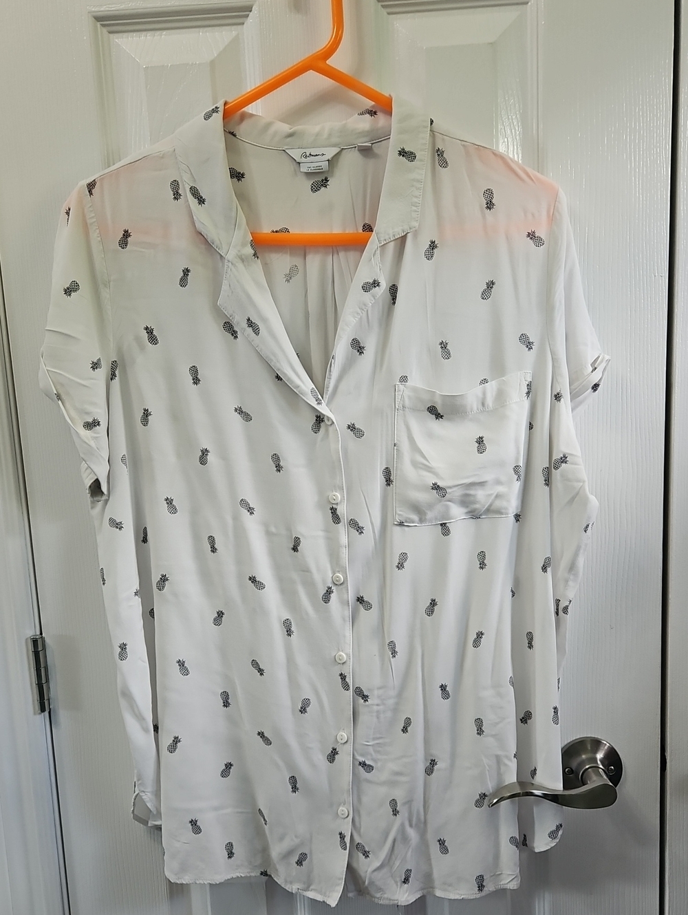 Reitmans Shirt With Ananas Size Xl Color White and Black